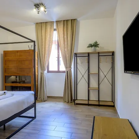 Trastevere Garibaldi 14 *